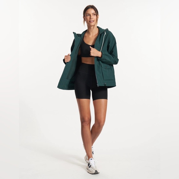 NWT Vuori Women’s Elijo Rain Jacket in Grass - Picture 6 of 7